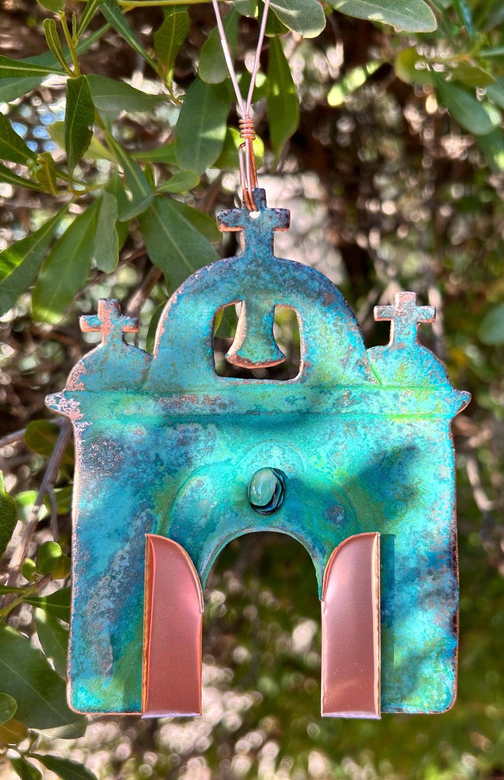 Dos Damas Designs - Vente Objets de décoration - Ornement de Noël en cuivre de l'église Mission2