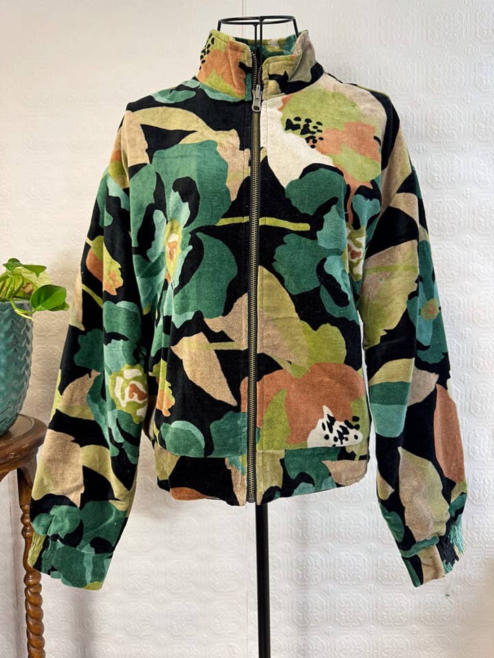 Luksus Velour Boho Bomberjakke Skæv Blomstret Lag for engroshandel hos Essential Designs London