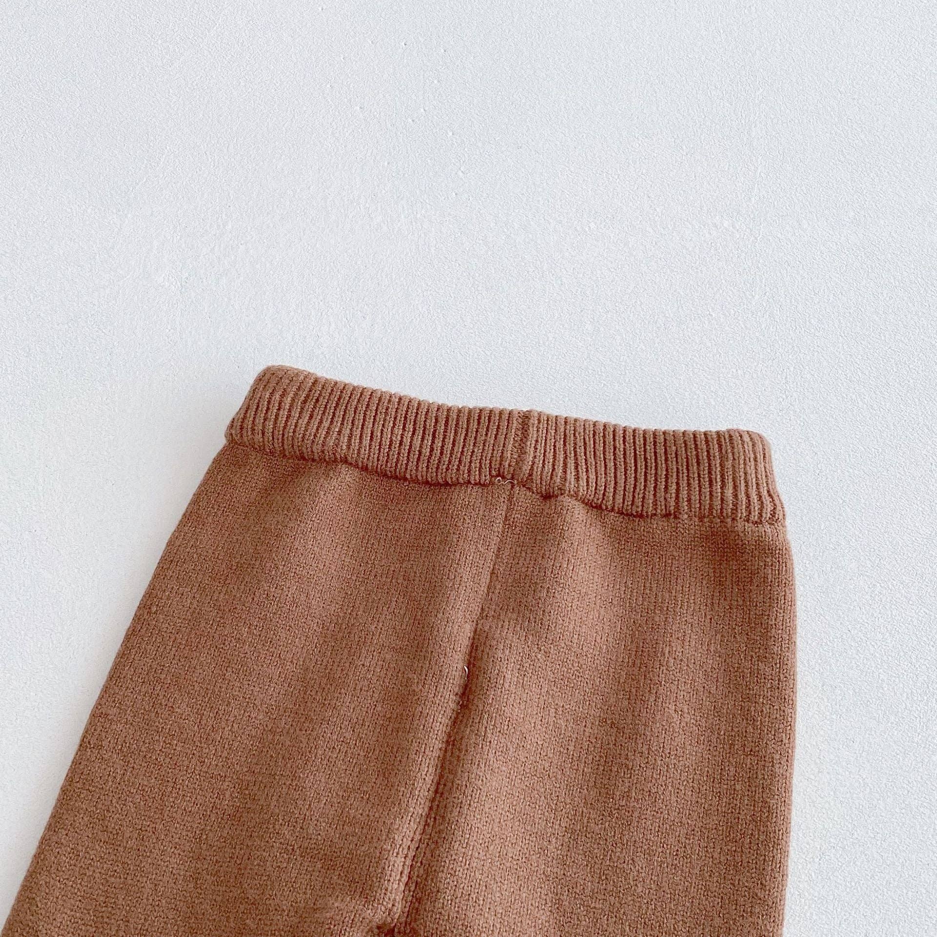 café léger Ensemble 3 pièces : Pull d'automne-hiver pour filles avec nœud, pantalon évasé et sac à main en vente sur Faire4