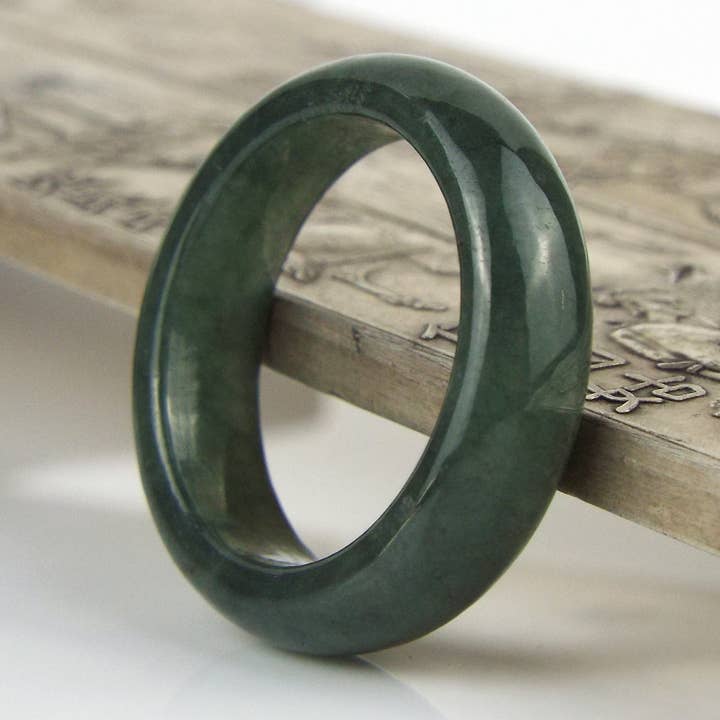 Bague en jade naturel, taille US 7,75 à 17,9 mm, vert foncé pour la vente par Vintagecollection888