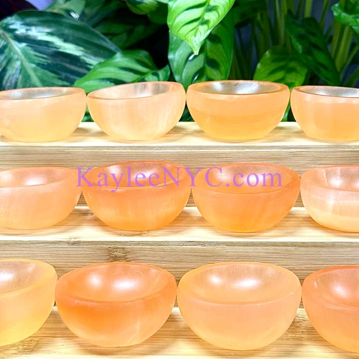 Naturlig persikoselenit även kallad satin spar skålar ~6 cm för wholesale av KayleeNYC