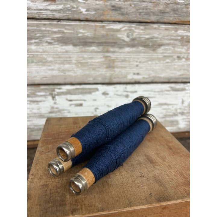 Plume de laine bleu foncé pour la vente par Vickie Jean's Creations Inc