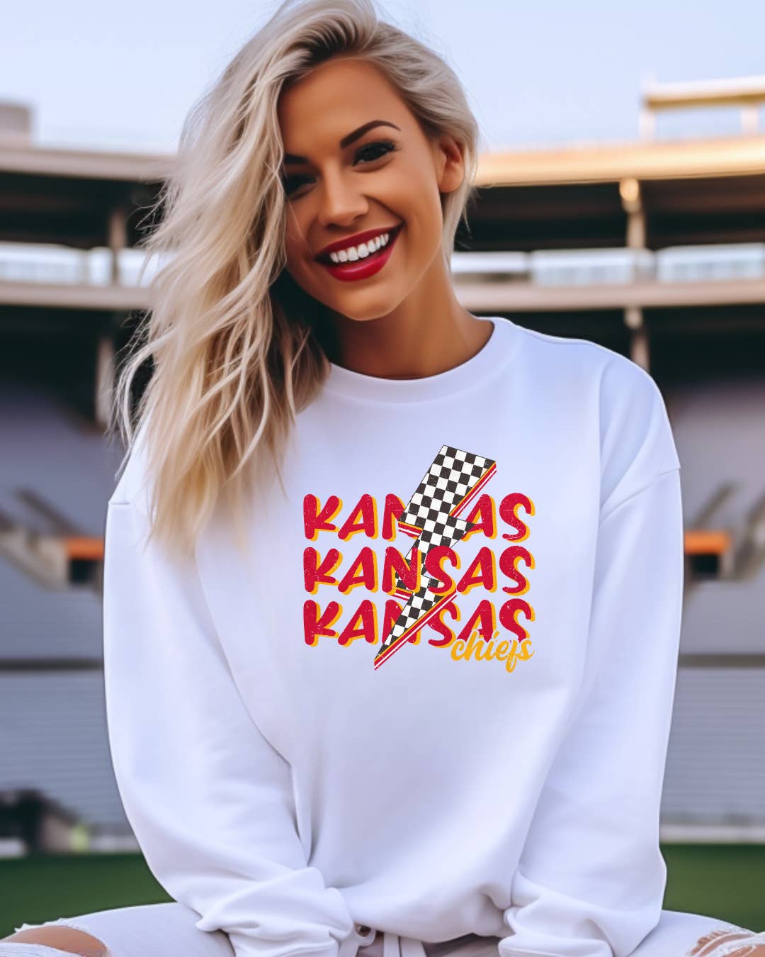 Uncommon Label - Wholesale Graphic Sweatshirt - Women's - Kansas City Chiefs Lightning Bolt Graphic Crewneck Pullover