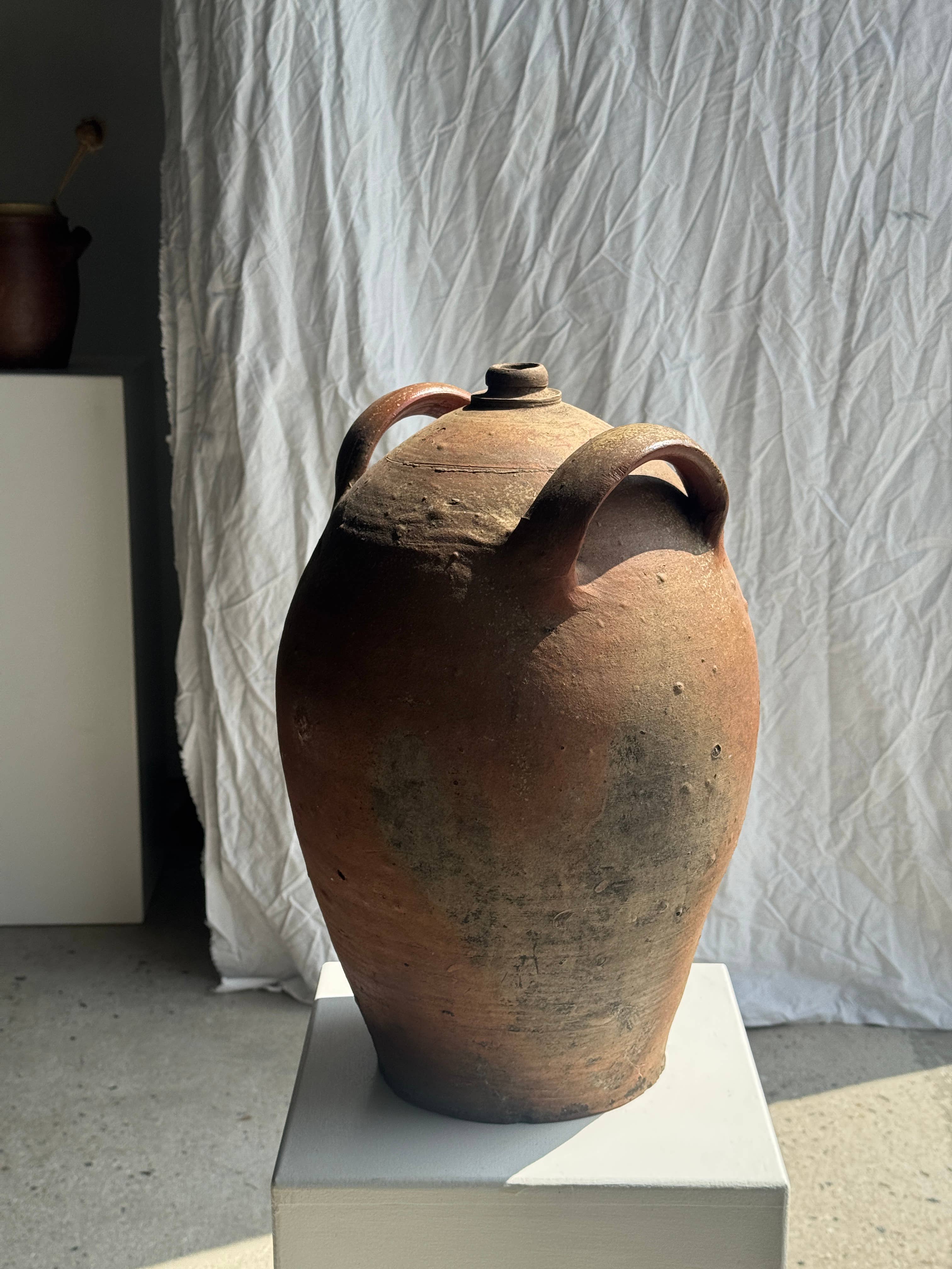 Office Objets - Vendita all'ingrosso Vasi - Grande anfora per brandy di prugna H50 x D28 cm7