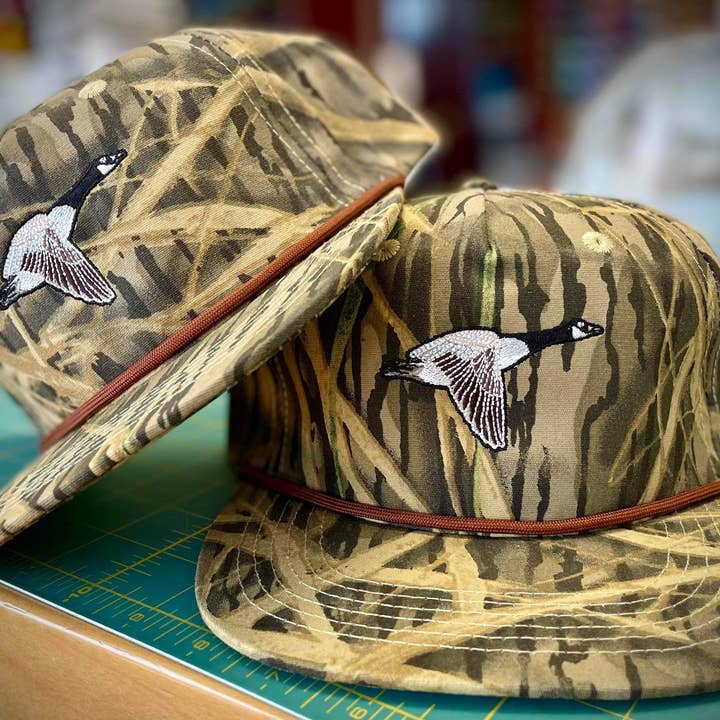 American Flyway Waterfowl - Wholesale Trucker Hat - Unisex - Canada Goose Mossy Oak Shadow Grass Old Rope Hat