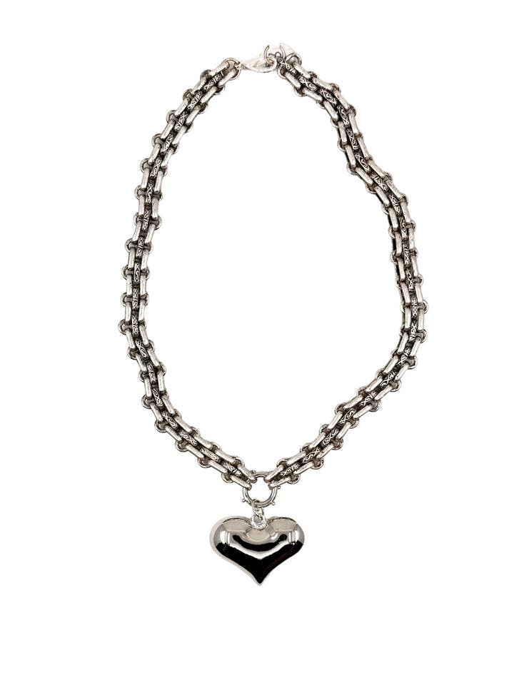 Grand collier pendentif cœur gonflé en argent. pour la vente par BMR