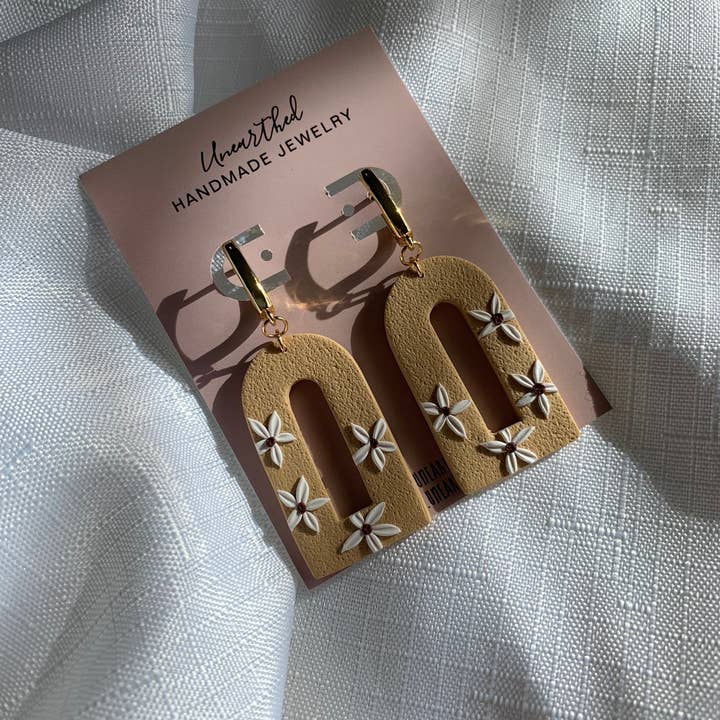 Unearthed by Kathryn Peña - Wholesale Dangle Earrings - Daisy Field Dangle Earrings1