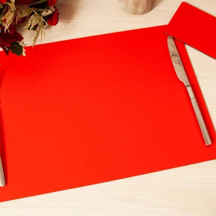 Uppsättning av 4 röda stora elementära bundna läder bordstabletter 1 för wholesale av The Dapper House