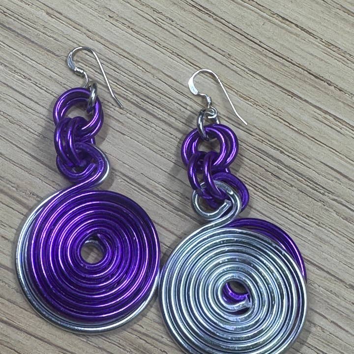 Jewelry With Me – wholesale Hängande örhängen – Silver- och lila dubbla skivörhängen med örkrokar i sterlingsilver4