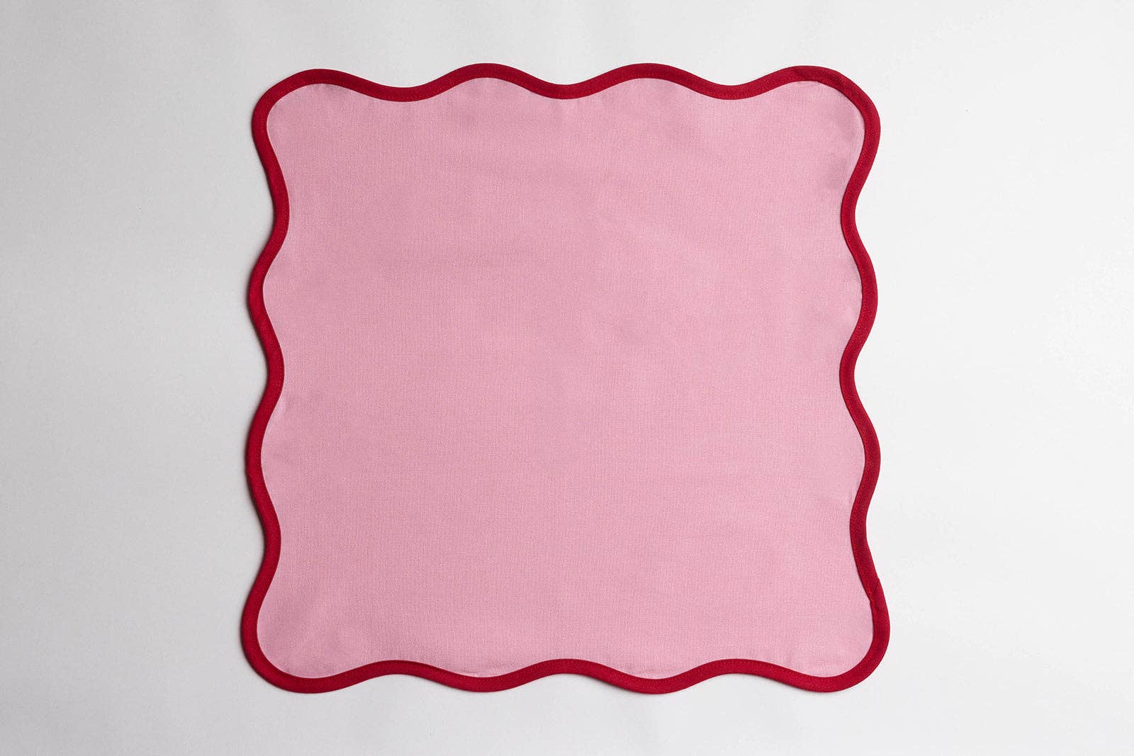 Folie à Trois – wholesale Bordstablett – Lilou servetter med scallopkant (set om 2)11