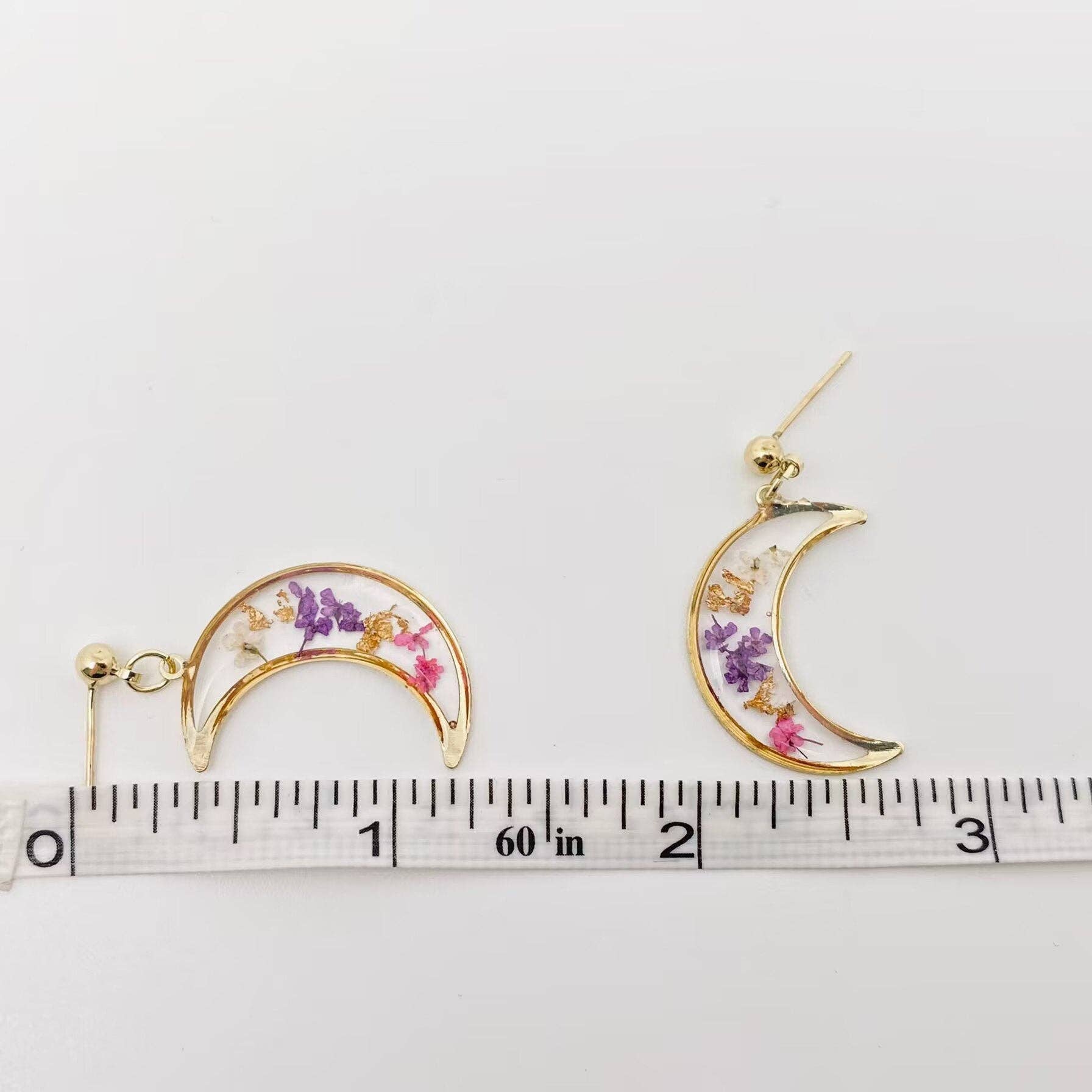 Mio Queena - Wholesale Dangle Earrings - Narcissus Moon Pressed  Dried Flower Post Earrings - PDF/MS3