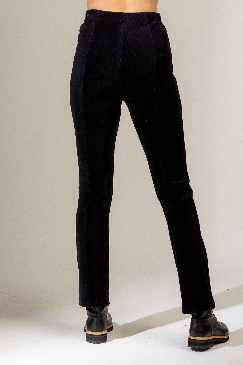 VERY J – Großhandel Hose – Damen – NP70085-Glockenhose aus massivem Samt11