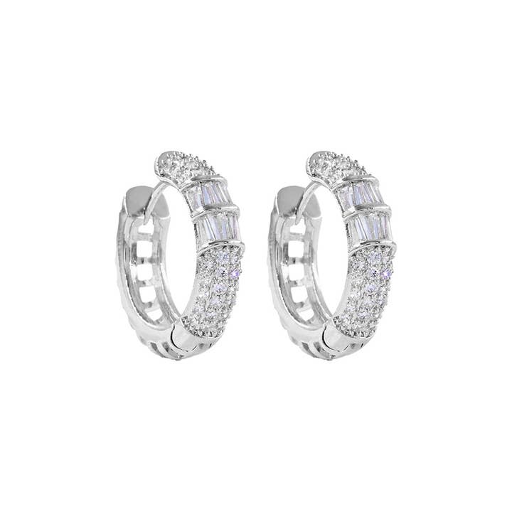 Sensibling Corp. - Wholesale Huggie oorbellen - Goud Vergulde CZ Steen Accent Huggie Hoepel Oorbellen3