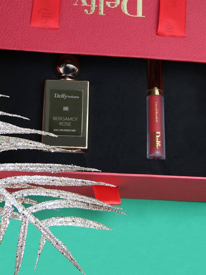 Gift Box 102: Bergamot Rose//Aurora Red for wholesale by DELFY FDR GROUP SOCIEDAD LIMITADA. (Delfy fdr group sl)