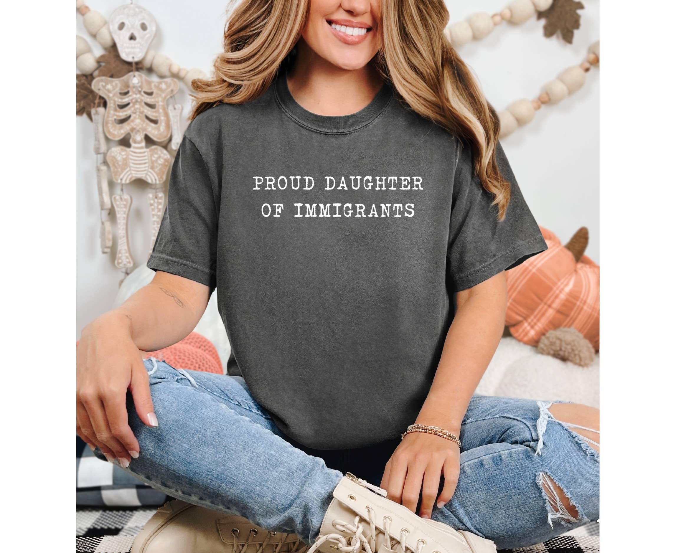 Custom T Story – Großhandel T-Shirt mit Siebdruck – Damen – Comfort Colors, Tochter von Einwanderern Shirt, Kein Mensch2