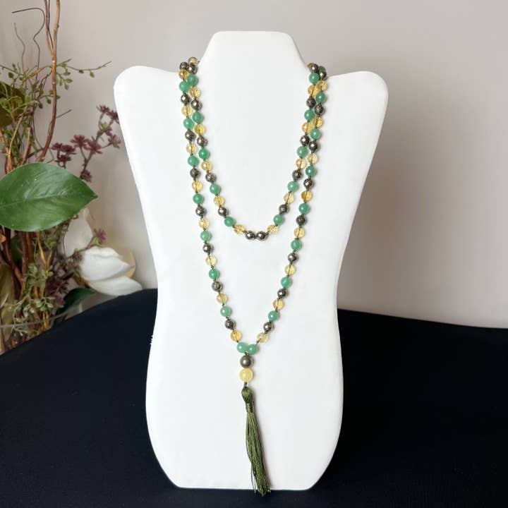 Mala Prosperity anudada a mano (aventurina facetada, citrino y pirita), 6 mm y 108 cuentas | cuentas de oración | collar de meditación | con infusión de reiki para venta al por mayor de Sonam Sondhi