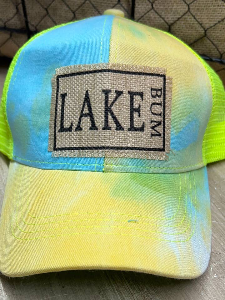 ”Lake Bum” -lapp på TyeDye Hat för wholesale av Plymouth Junction