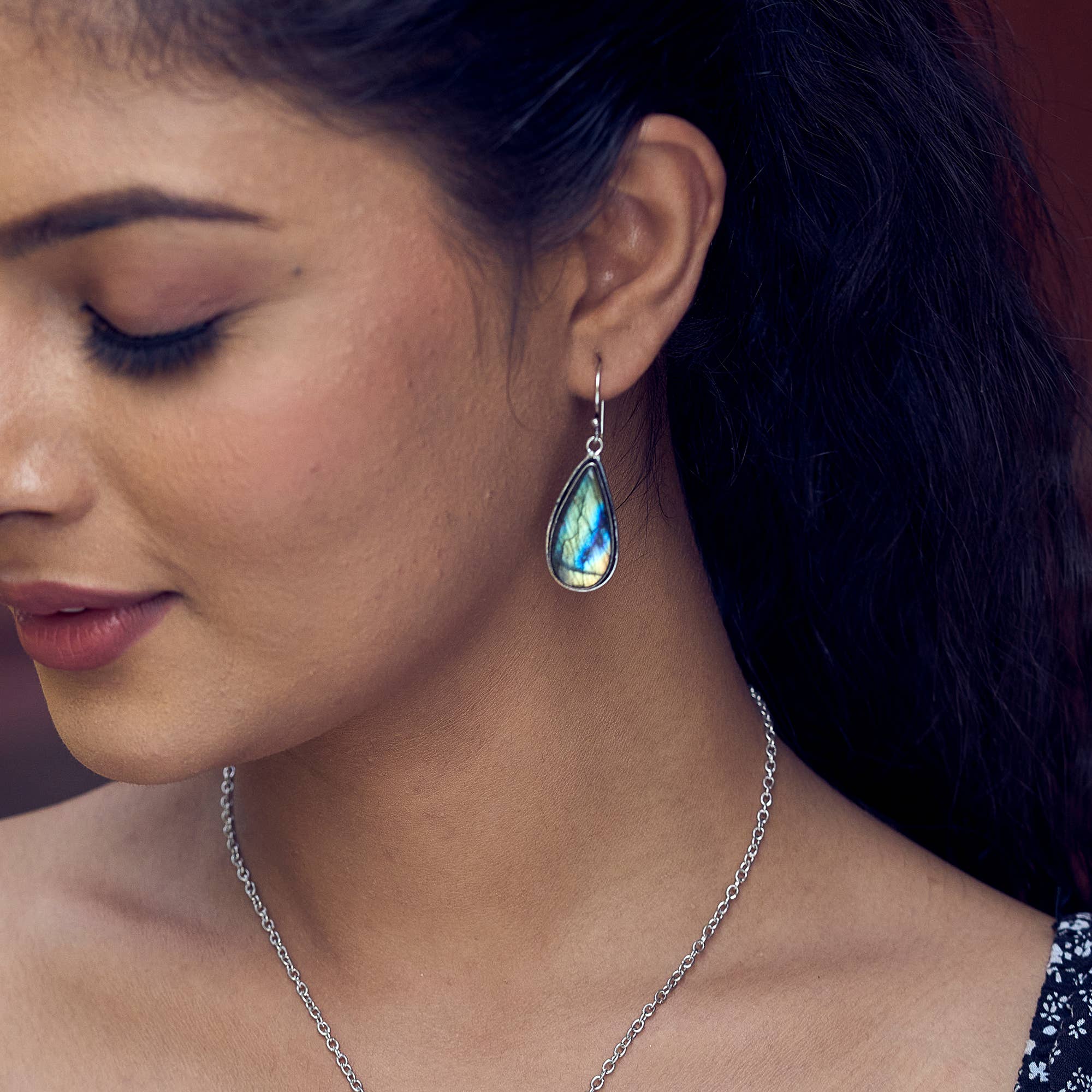 Anju Jewelry – Engroshandel Hængeøreringe og creoløreringe – Håndlavede Kashi Halvædelstensøreringe - Labradorit3