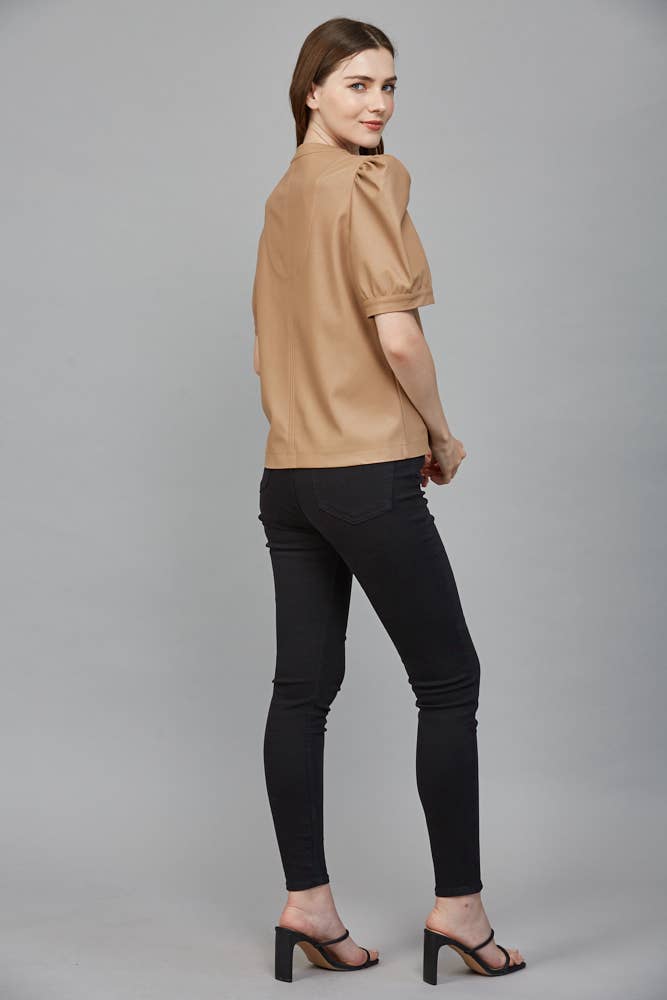 FATE – Blusa - Mulher por atacado – TOP DE IMITAÇÃO DE CABEDAL COM DECOTE DIVIDIDO FT253747