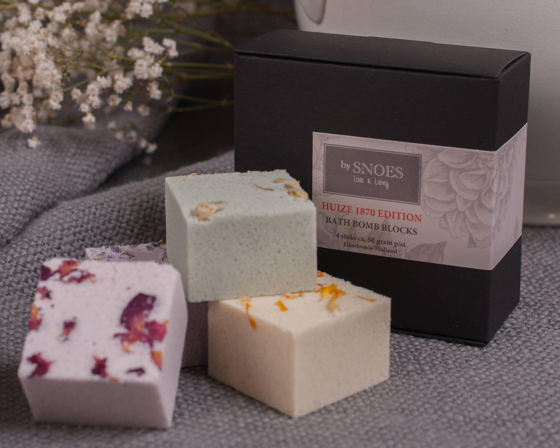 By Snoes - Wholesale Bruisbal/schuim - By Snoes schuimende badblokjes HUIZE1870 editie3