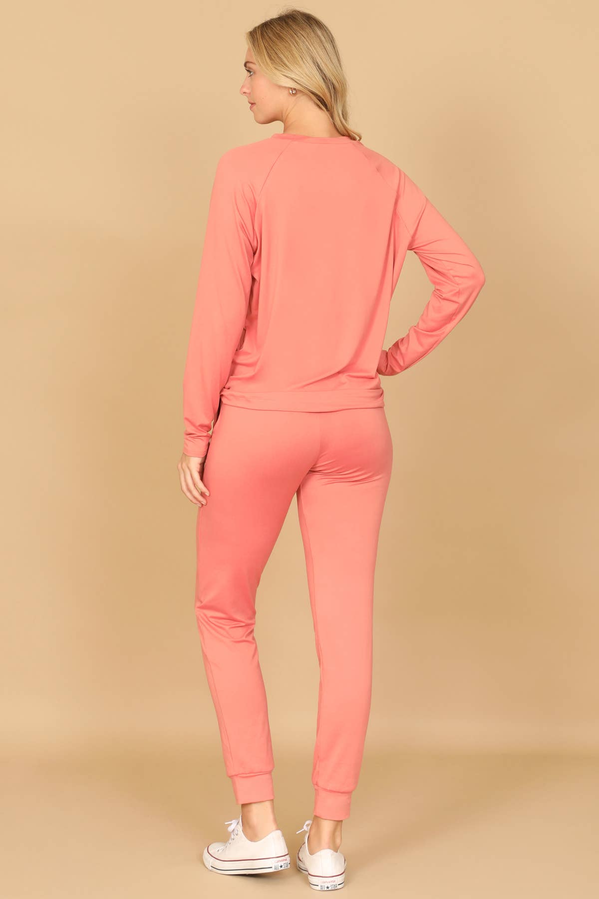 You & Me - Vendita all'ingrosso Pantaloni sportivi/da jogging loungewear - Donna - Set maglia a maniche lunghe e joggers taglie forti YMP40001XV con cintura da annodare.11