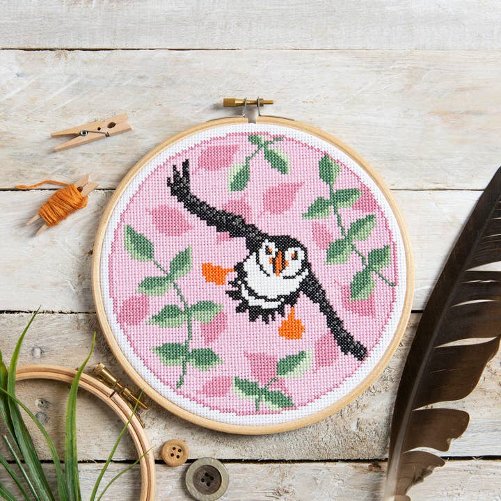 Kit de Point de Croix Macareux | Kit de Loisirs Créatifs Débutant pour la vente par Hawthorn Handmade (US Duties Paid)