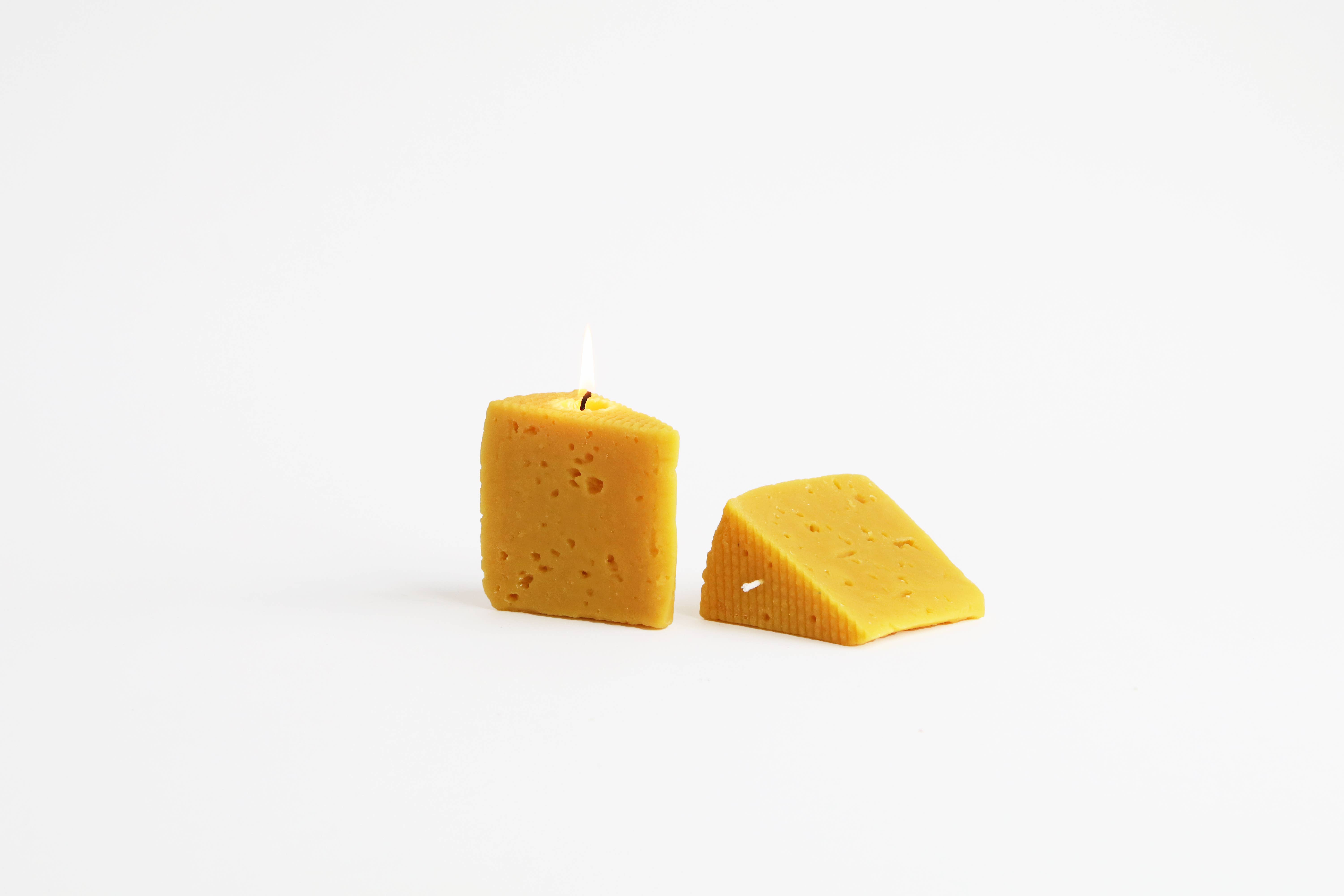 Artifaqt - Wholesale Novelty Candle - Blue Cheese Beeswax Candle2