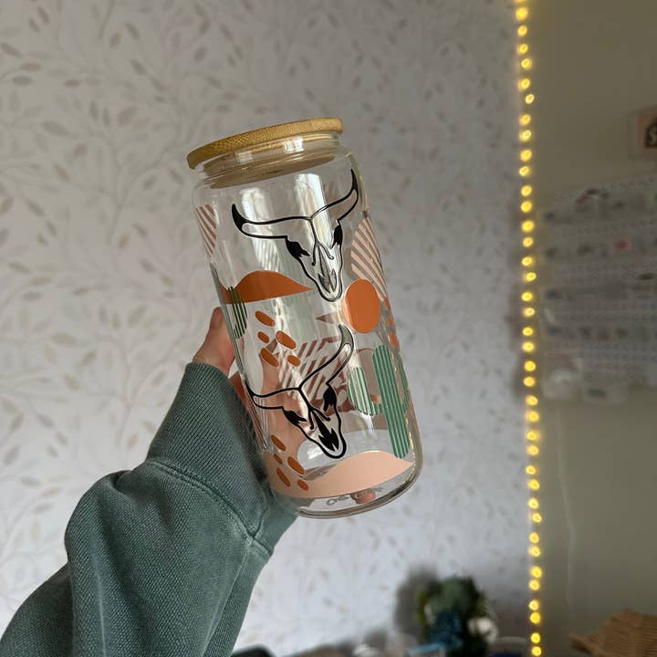 SKS Design Studio – wholesale Drinking glass/cup – Western | UVDTF | 20 oz Libbey Can Glass with Bamboo Lid & Straw2