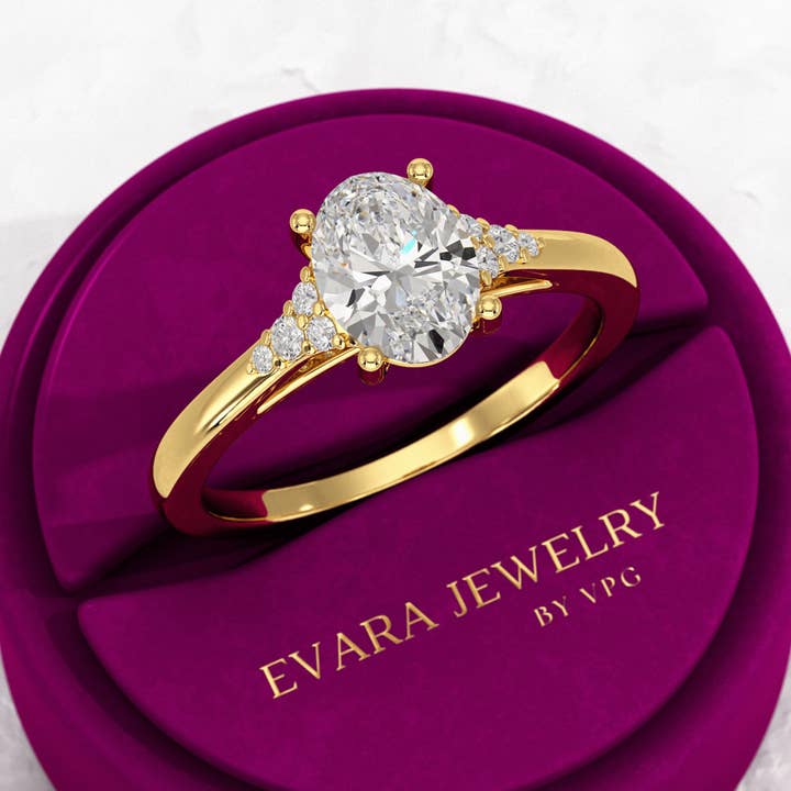 Bague de déclaration Art Déco en diamant ovale de 1 carat pour la vente par Evara Jewelry