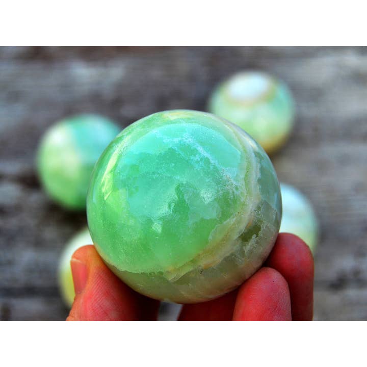 Kaia & Crystals – Engroshandel Spirituelle sten og krystaller – PistacieKalcit Kugler 1 kg (3-6 stk) - (40 mm - 60 mm)3