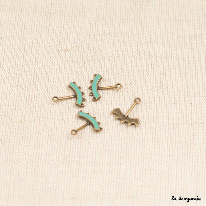 LA DROGUERIE - Wholesale Beads - Small enamel crest 17 x 15 mm