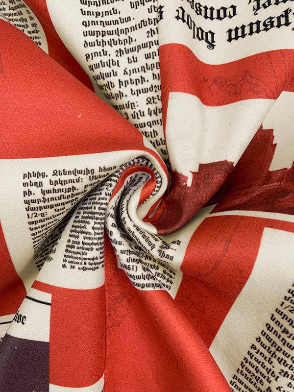 Sheer Trend - Wholesale Blazer - Dames - Loszittend blazer met lange mouwen, knopen, krantenprint, zakken en gespleten details met reverskraag9