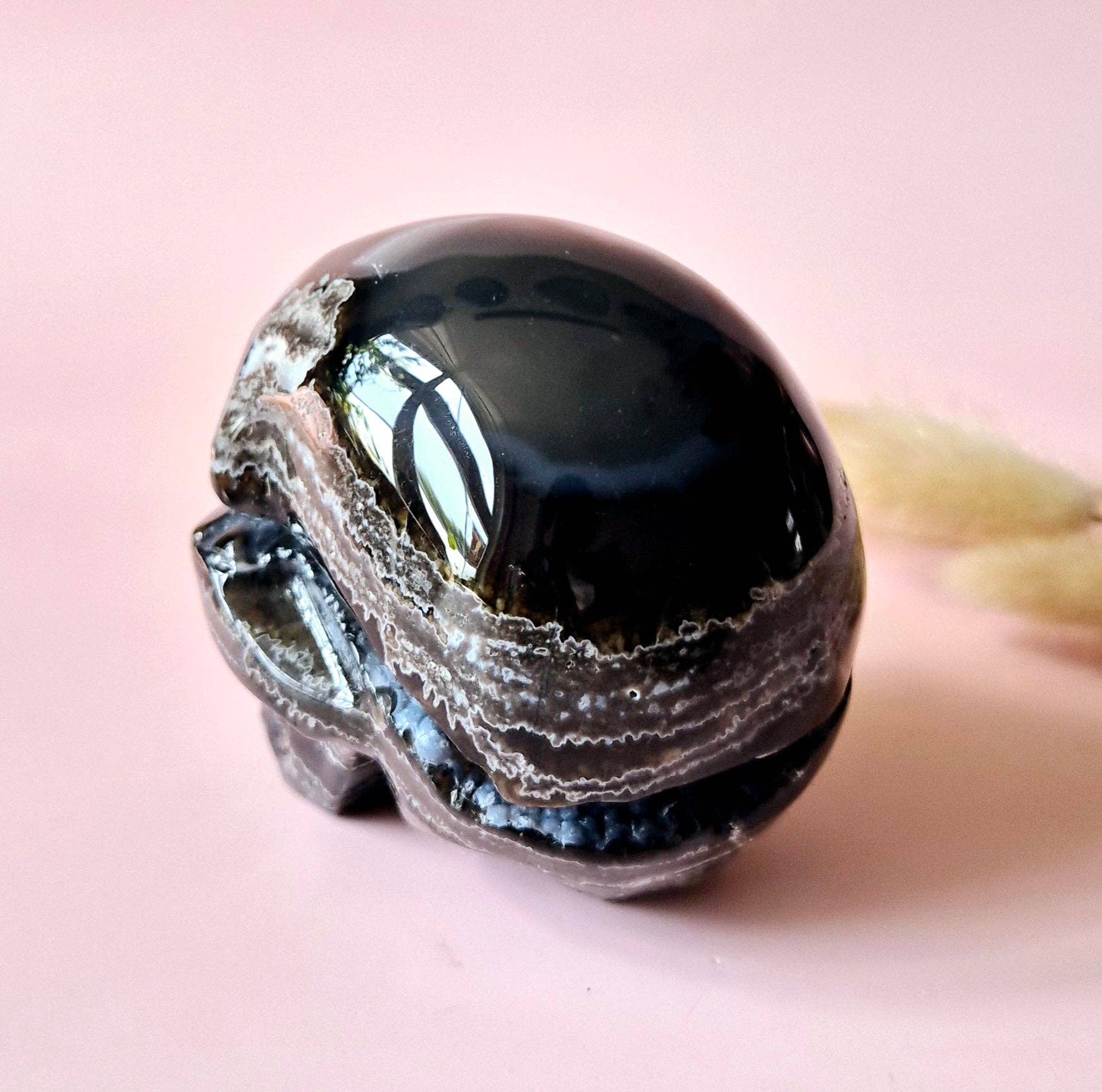 Moonlight Gemstones - Wholesale Spiritual stone/crystal - XL Gemstone Druzy Skull UV-reactive Volcano Agate Skull – #2 474 grams1