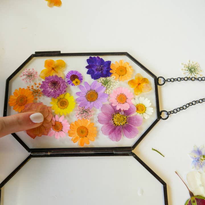 Adults & Crafts – wholesale DIY-pysselkit – DIY-kit för pressade blommor i ram