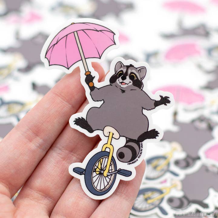 Vinyl-Aufkleber „Circus Raccoon“ für den Großhandel von Maureen Creates