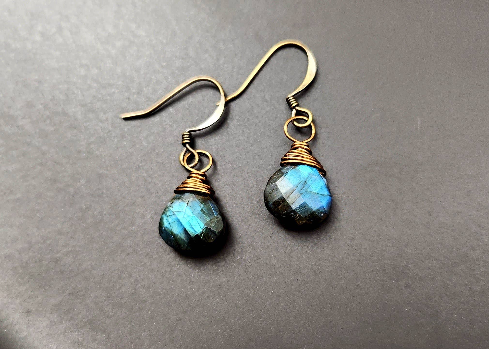 Edgy Petal Jewelry – wholesale Dangle earrings – Labradorite Wire Wrapped Earring2
