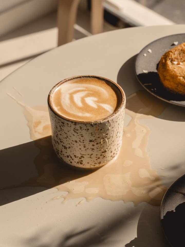 Chávena de Café em Grés Artesanal 210ml – Tumbler Vidrado Cookie por atacado de Alfar Tierra Cocida