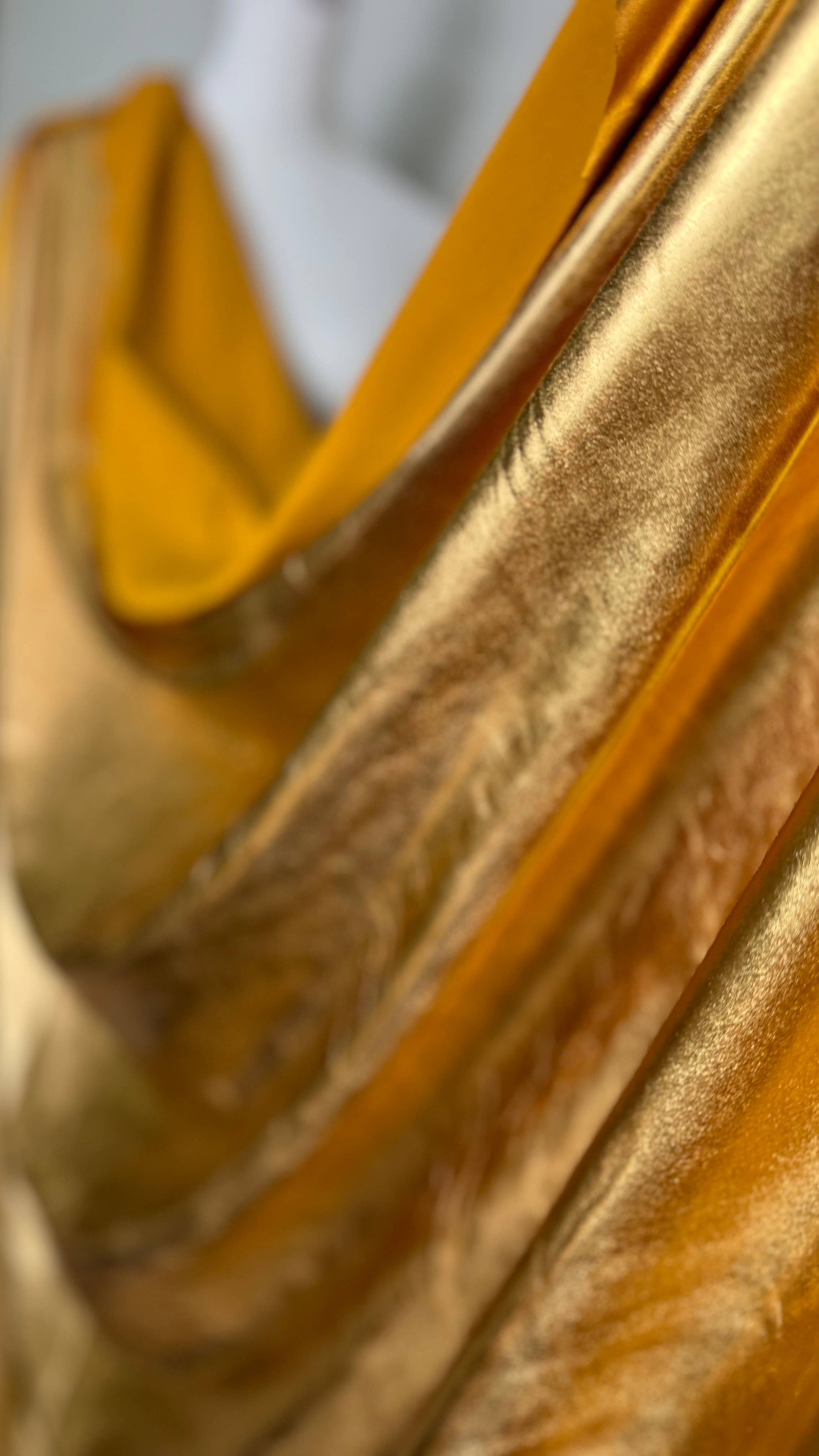 GalaTextile - Wholesale Fabric - Gold Spandex Lame Foil Stretch Metallic Fabric Gold Lame1