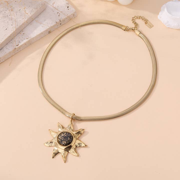 Collier - Line pour la vente par Lovelika