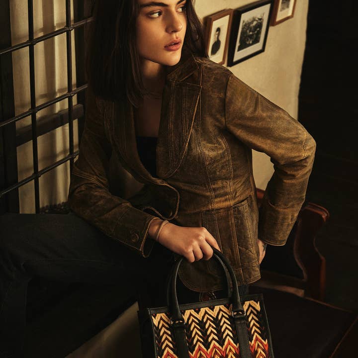 MYRA - EU - Wholesale Crossbody Bag - Women's - Nuevas Vistas Crossbody Bag In Black And Orange5