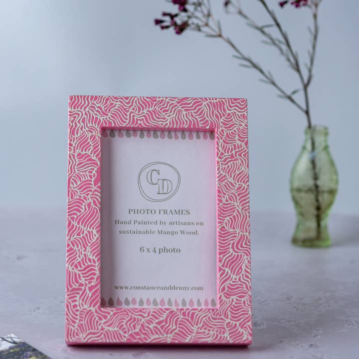 Constance & Denny – wholesale Picture frame – PINK WIGGLE hand painted frame