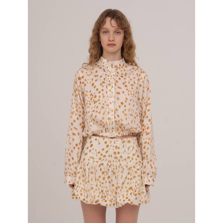 Blus med tryck av rådjurskid och ballongärmar för wholesale av CARMEN SAYS