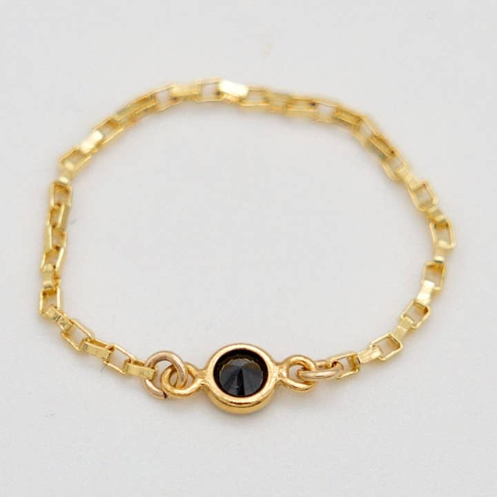 Golden chain ring with small onyx for wholesale by Sista Jewelry