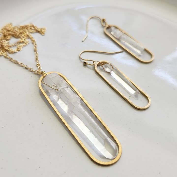 Pingente e Brincos Ovais de Cristal de Quartzo Transparente e Latão por atacado de Sara Sela Jewelry