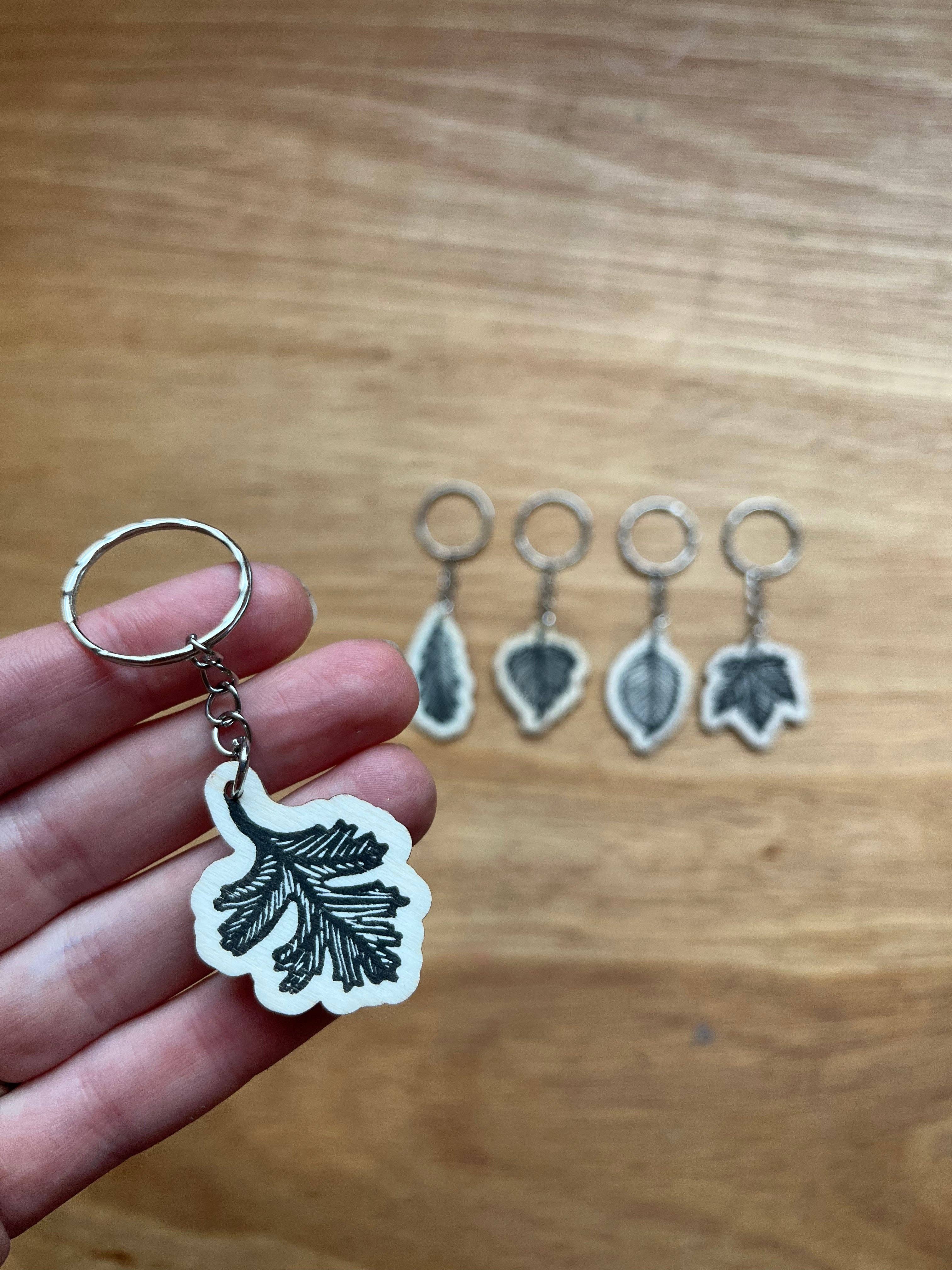 Beth Lewis Art – wholesale Keychain – Unisex – Wooden Leaf Keyrings6