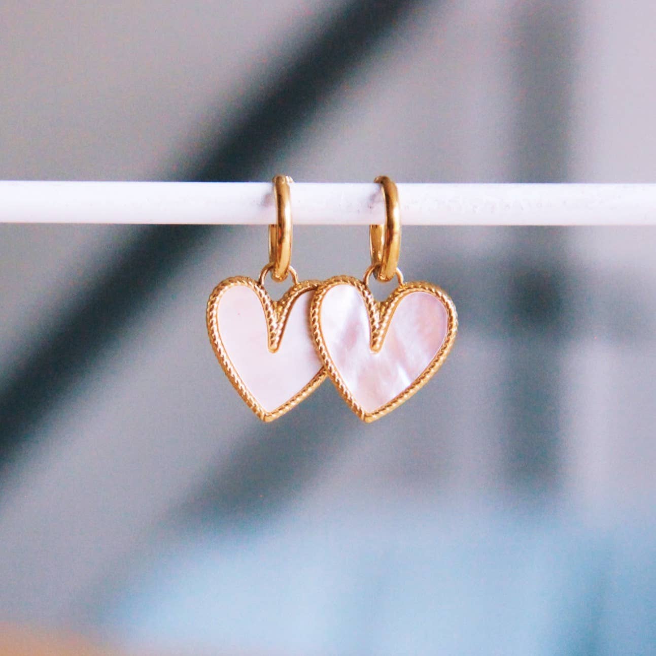 Bazou - Wholesale Hoop Earrings - Stainless steel hoop earrings with mother-of-pearl heart