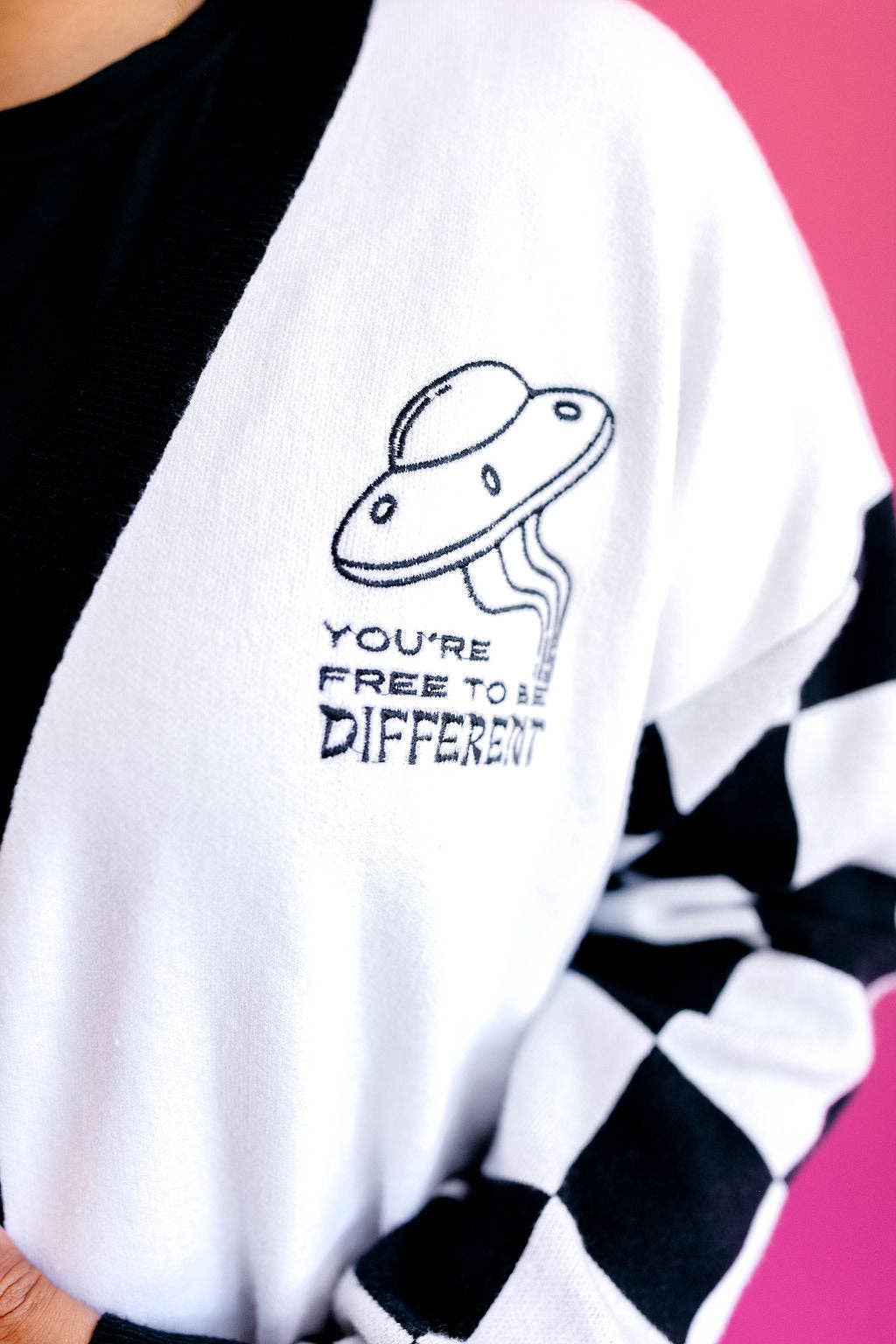 Taby Originals – Großhandel Strickjacke – Damen – TABY ORIGINAL: Free To Be Different Strickjacke (XS-5X) ***13