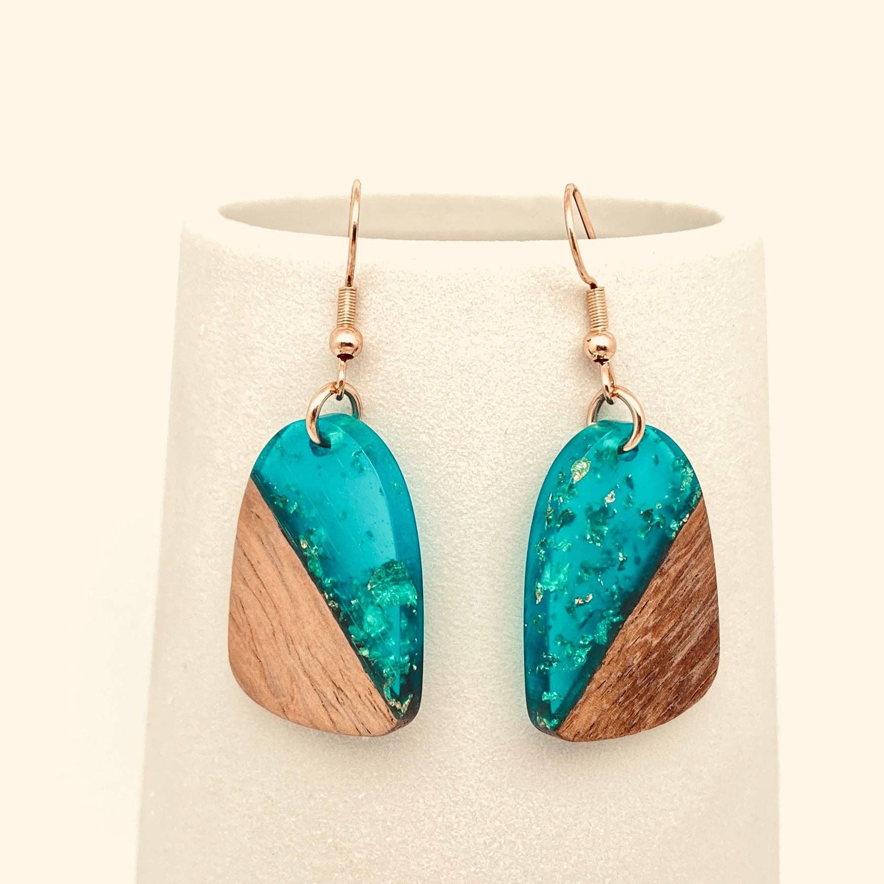 Mio Queena - Wholesale Dangle Earrings - Wood and Resin Bonding Geometric Pendant Dangle Earrings1