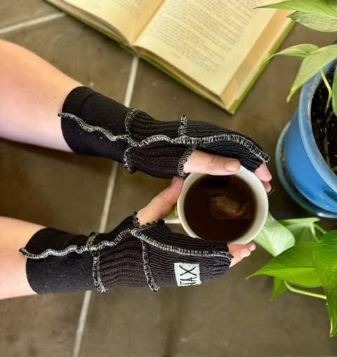 Jax Upcycled - Wholesale Gloves - Women's - Upcycled Unisex Fingerless Gloves Solid Black Color3