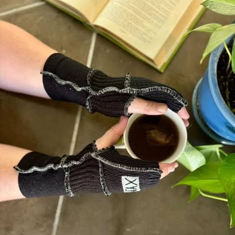Jax Upcycled - Wholesale Gloves - Women's - Upcycled Unisex Fingerless Gloves Solid Black Color3